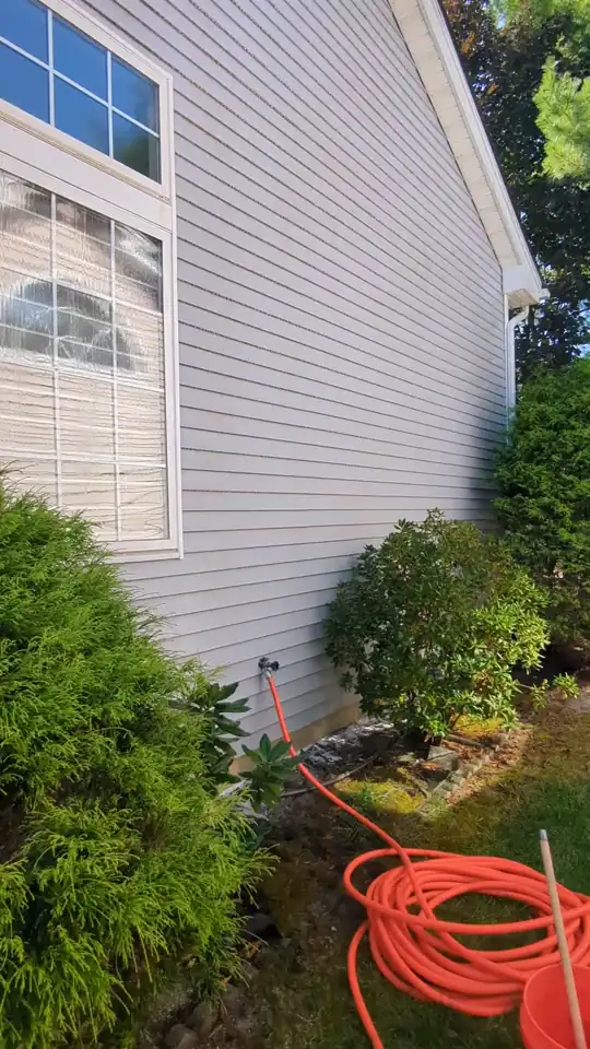 Soft wash house washing on vinyl siding in Barnegat, NJ